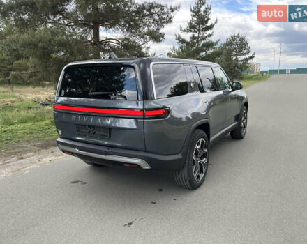 Серый Rivian R1S, объемом двигателя 0 л и пробегом 39 тыс. км за 56000 $, фото 1 на Automoto.ua