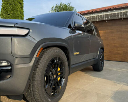 Серый Rivian R1S, объемом двигателя 0 л и пробегом 17 тыс. км за 82500 $, фото 1 на Automoto.ua