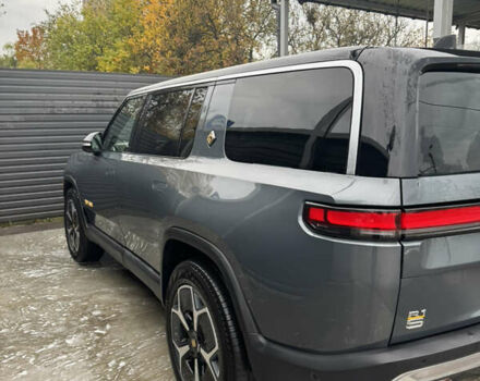 Серый Rivian R1S, объемом двигателя 0 л и пробегом 28 тыс. км за 49900 $, фото 3 на Automoto.ua