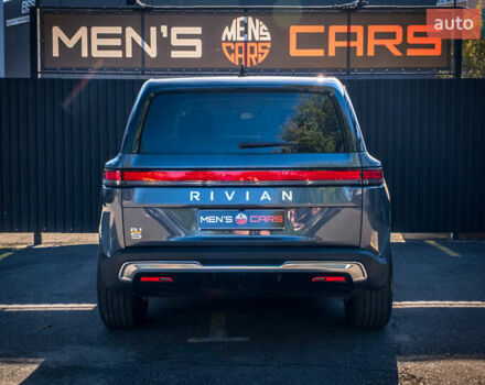 Серый Rivian R1S, объемом двигателя 0 л и пробегом 10 тыс. км за 49900 $, фото 5 на Automoto.ua
