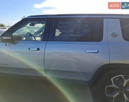 Сірий Rivian R1S, об'ємом двигуна 0 л та пробігом 13 тис. км за 32100 $, фото 11 на Automoto.ua