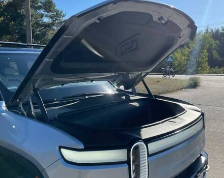 Серый Rivian R1S, объемом двигателя 0 л и пробегом 2 тыс. км за 47500 $, фото 22 на Automoto.ua