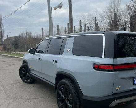 Серый Rivian R1S, объемом двигателя 0 л и пробегом 13 тыс. км за 57000 $, фото 4 на Automoto.ua