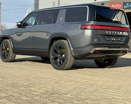 Серый Rivian R1S, объемом двигателя 0 л и пробегом 15 тыс. км за 52000 $, фото 4 на Automoto.ua