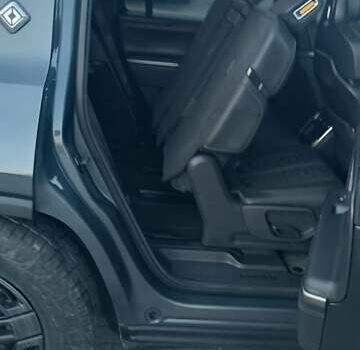 Серый Rivian R1S, объемом двигателя 0 л и пробегом 18 тыс. км за 47000 $, фото 13 на Automoto.ua