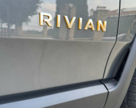 Серый Rivian R1S, объемом двигателя 0 л и пробегом 17 тыс. км за 82500 $, фото 6 на Automoto.ua