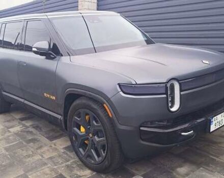 Серый Rivian R1S, объемом двигателя 0 л и пробегом 19 тыс. км за 57000 $, фото 1 на Automoto.ua