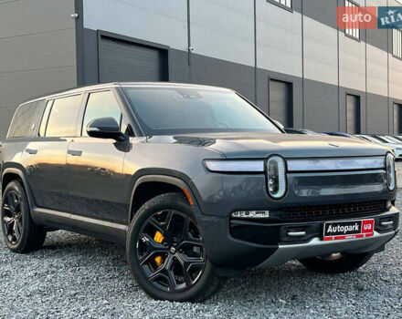 Серый Rivian R1S, объемом двигателя 0 л и пробегом 29 тыс. км за 57490 $, фото 10 на Automoto.ua