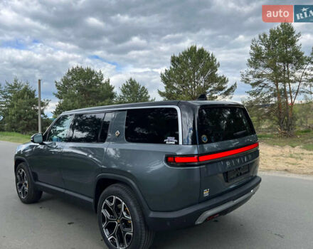 Серый Rivian R1S, объемом двигателя 0 л и пробегом 39 тыс. км за 56000 $, фото 3 на Automoto.ua