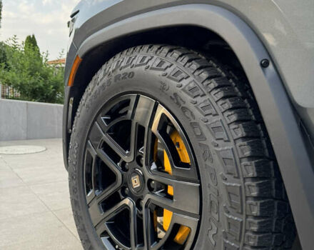 Серый Rivian R1S, объемом двигателя 0 л и пробегом 17 тыс. км за 82500 $, фото 10 на Automoto.ua