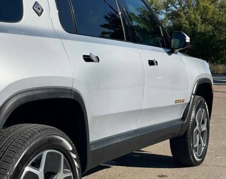 Серый Rivian R1S, объемом двигателя 0 л и пробегом 2 тыс. км за 47500 $, фото 13 на Automoto.ua