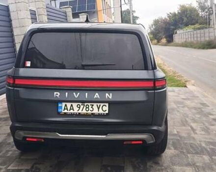 Серый Rivian R1S, объемом двигателя 0 л и пробегом 19 тыс. км за 57000 $, фото 2 на Automoto.ua