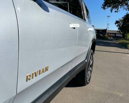 Серый Rivian R1S, объемом двигателя 0 л и пробегом 2 тыс. км за 47500 $, фото 9 на Automoto.ua