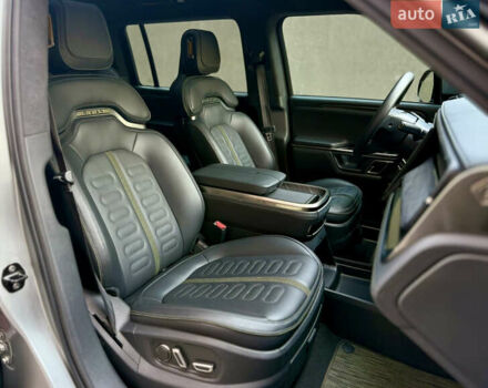 Серый Rivian R1S, объемом двигателя 0 л и пробегом 13 тыс. км за 49000 $, фото 18 на Automoto.ua