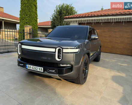 Серый Rivian R1S, объемом двигателя 0 л и пробегом 17 тыс. км за 82500 $, фото 2 на Automoto.ua