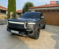 Серый Rivian R1S, объемом двигателя 0 л и пробегом 17 тыс. км за 82500 $, фото 2 на Automoto.ua