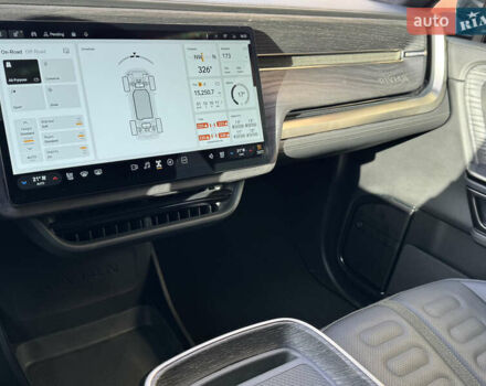 Серый Rivian R1S, объемом двигателя 0 л и пробегом 15 тыс. км за 52000 $, фото 19 на Automoto.ua
