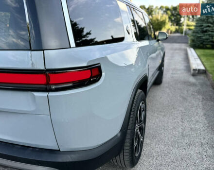 Серый Rivian R1S, объемом двигателя 0 л и пробегом 12 тыс. км за 51700 $, фото 9 на Automoto.ua