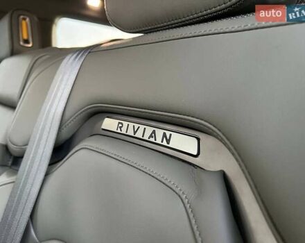 Серый Rivian R1S, объемом двигателя 0 л и пробегом 29 тыс. км за 57490 $, фото 37 на Automoto.ua