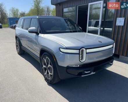 Серый Rivian R1S, объемом двигателя 0 л и пробегом 5 тыс. км за 49900 $, фото 1 на Automoto.ua