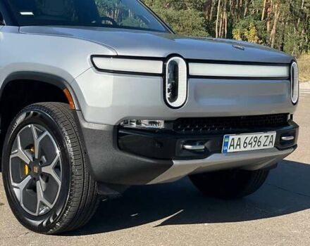 Серый Rivian R1S, объемом двигателя 0 л и пробегом 2 тыс. км за 47500 $, фото 2 на Automoto.ua