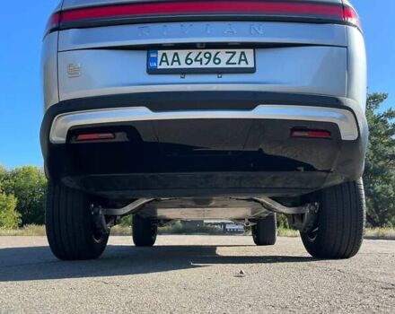 Серый Rivian R1S, объемом двигателя 0 л и пробегом 2 тыс. км за 47500 $, фото 15 на Automoto.ua