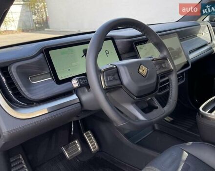 Серый Rivian R1S, объемом двигателя 0 л и пробегом 13 тыс. км за 70000 $, фото 4 на Automoto.ua