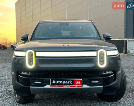 Серый Rivian R1S, объемом двигателя 0 л и пробегом 29 тыс. км за 57490 $, фото 12 на Automoto.ua