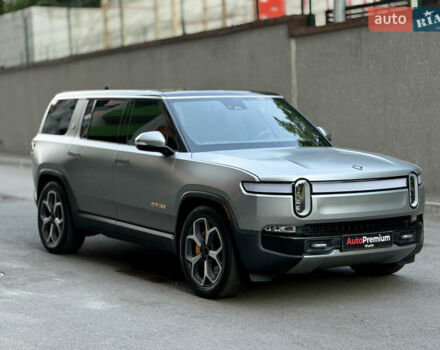 Серый Rivian R1S, объемом двигателя 0 л и пробегом 13 тыс. км за 49000 $, фото 3 на Automoto.ua