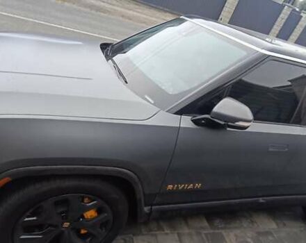 Серый Rivian R1S, объемом двигателя 0 л и пробегом 19 тыс. км за 57000 $, фото 4 на Automoto.ua