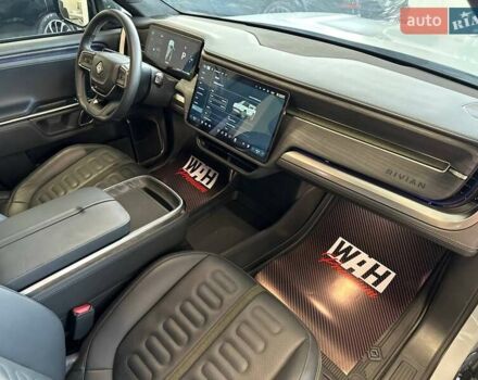 Серый Rivian R1S, объемом двигателя 0 л и пробегом 8 тыс. км за 80000 $, фото 10 на Automoto.ua