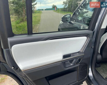 Серый Rivian R1S, объемом двигателя 0 л и пробегом 39 тыс. км за 56000 $, фото 8 на Automoto.ua