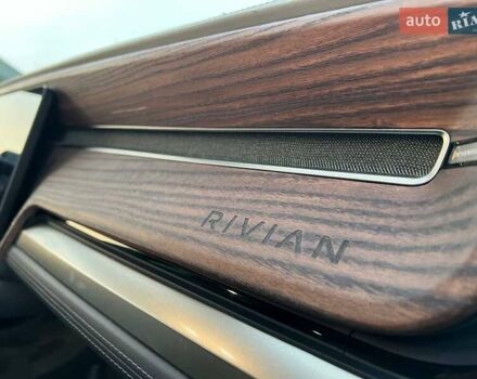 Серый Rivian R1S, объемом двигателя 0 л и пробегом 29 тыс. км за 57490 $, фото 47 на Automoto.ua