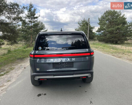 Серый Rivian R1S, объемом двигателя 0 л и пробегом 39 тыс. км за 56000 $, фото 2 на Automoto.ua