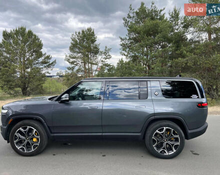 Серый Rivian R1S, объемом двигателя 0 л и пробегом 39 тыс. км за 56000 $, фото 4 на Automoto.ua