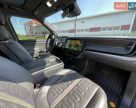 Серый Rivian R1S, объемом двигателя 0 л и пробегом 21 тыс. км за 58000 $, фото 9 на Automoto.ua