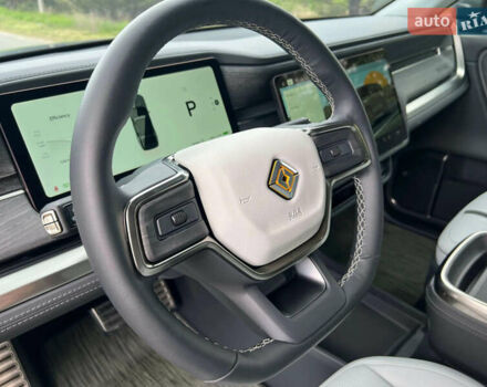 Серый Rivian R1S, объемом двигателя 0 л и пробегом 39 тыс. км за 56000 $, фото 5 на Automoto.ua