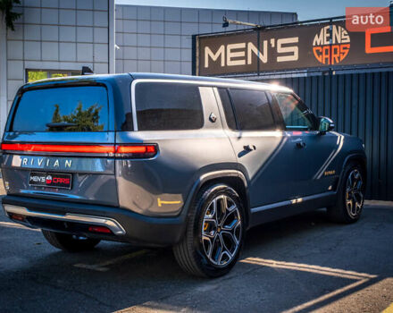 Серый Rivian R1S, объемом двигателя 0 л и пробегом 10 тыс. км за 49900 $, фото 6 на Automoto.ua