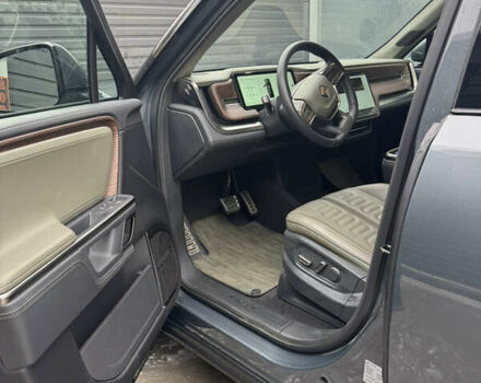 Серый Rivian R1S, объемом двигателя 0 л и пробегом 28 тыс. км за 49900 $, фото 4 на Automoto.ua