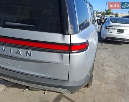 Сірий Rivian R1S, об'ємом двигуна 0 л та пробігом 13 тис. км за 32100 $, фото 8 на Automoto.ua