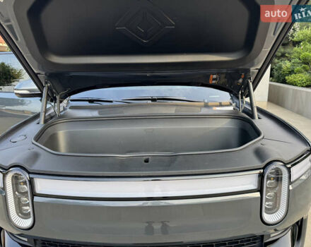 Серый Rivian R1S, объемом двигателя 0 л и пробегом 17 тыс. км за 82500 $, фото 16 на Automoto.ua