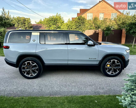Серый Rivian R1S, объемом двигателя 0 л и пробегом 12 тыс. км за 51700 $, фото 7 на Automoto.ua