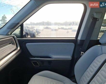 Сірий Rivian R1S, об'ємом двигуна 0 л та пробігом 13 тис. км за 32100 $, фото 16 на Automoto.ua