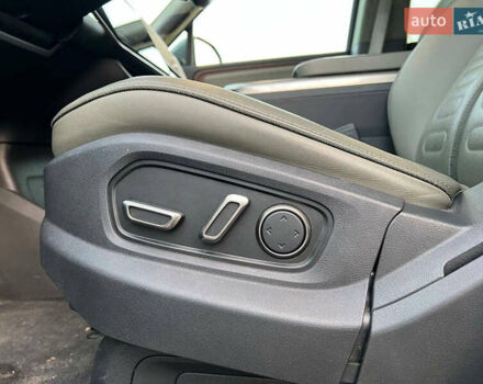 Серый Rivian R1S, объемом двигателя 0 л и пробегом 29 тыс. км за 57490 $, фото 20 на Automoto.ua