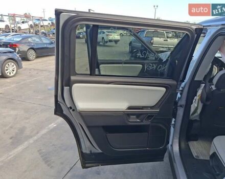 Сірий Rivian R1S, об'ємом двигуна 0 л та пробігом 13 тис. км за 32100 $, фото 14 на Automoto.ua