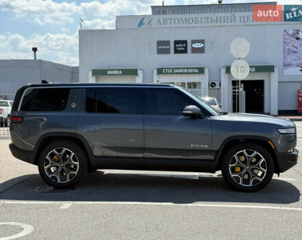 Серый Rivian R1S, объемом двигателя 0 л и пробегом 22 тыс. км за 49999 $, фото 2 на Automoto.ua
