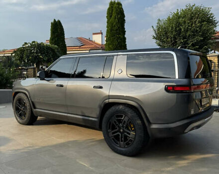 Серый Rivian R1S, объемом двигателя 0 л и пробегом 17 тыс. км за 82500 $, фото 3 на Automoto.ua