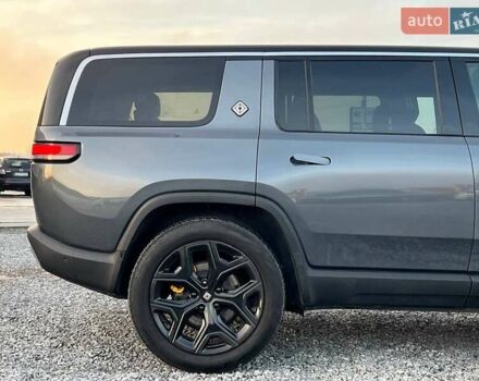 Серый Rivian R1S, объемом двигателя 0 л и пробегом 29 тыс. км за 57490 $, фото 7 на Automoto.ua