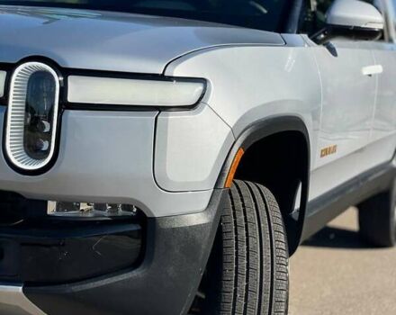 Серый Rivian R1S, объемом двигателя 0 л и пробегом 2 тыс. км за 47500 $, фото 8 на Automoto.ua
