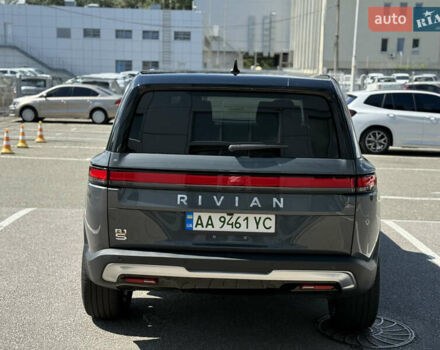 Серый Rivian R1S, объемом двигателя 0 л и пробегом 22 тыс. км за 49999 $, фото 4 на Automoto.ua